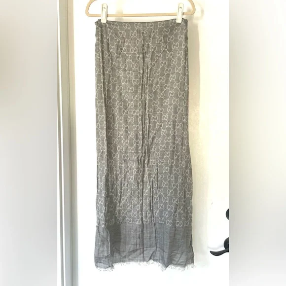 Gucci GG Lightweight wool/silk blend scarf, fringe, grey with white GGs, L, EUC - Picture 9 of 16
